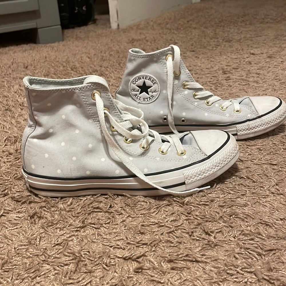 Women’s Converse w/ polka dots